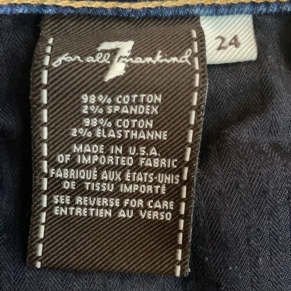 7 for All Mankind Roll Up Short - Picture 5 of 5